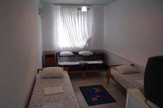 Гостевой дом Наутилус  Геленджик Стандартный четырехместный номер-2